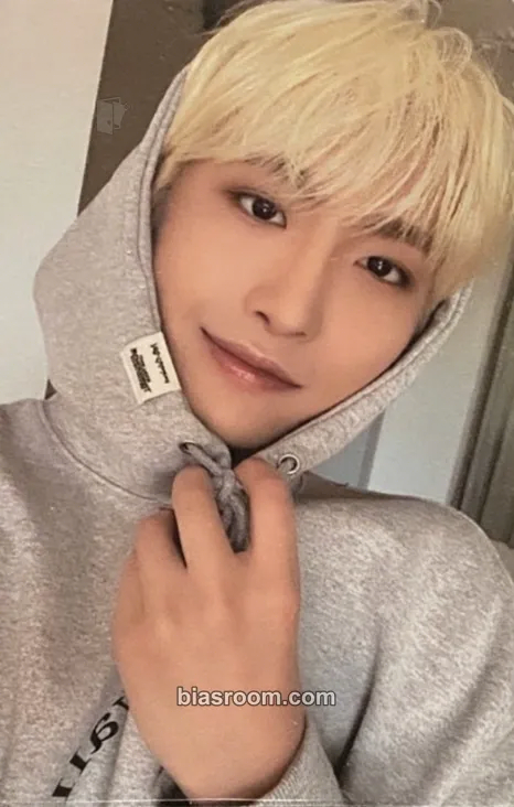 Seonghwa Wonderwall Merchline Photocard - ATEEZ - ATEEZ K-pop photocard