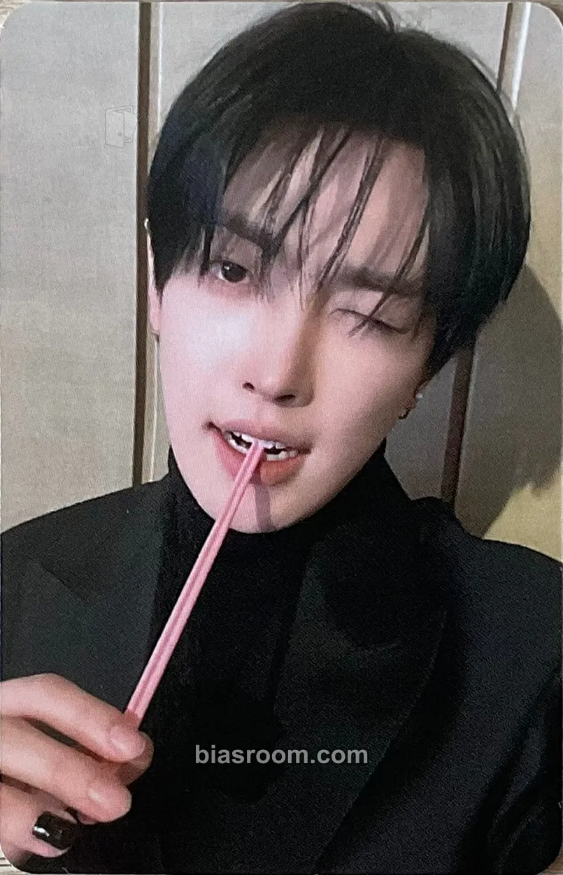 Hongjoong GOLDEN HOUR : Part.4 Photocard - ATEEZ - ATEEZ K-pop photocard
