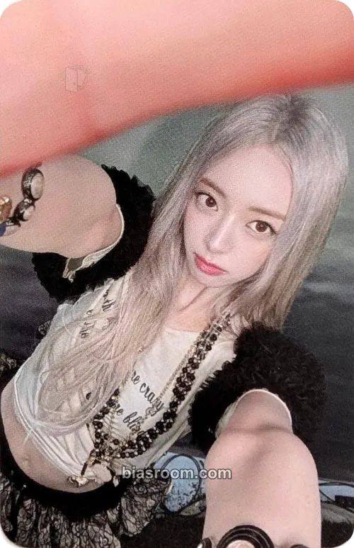 Yuna Ice Cream Photocard - ITZY - ITZY K-pop photocard