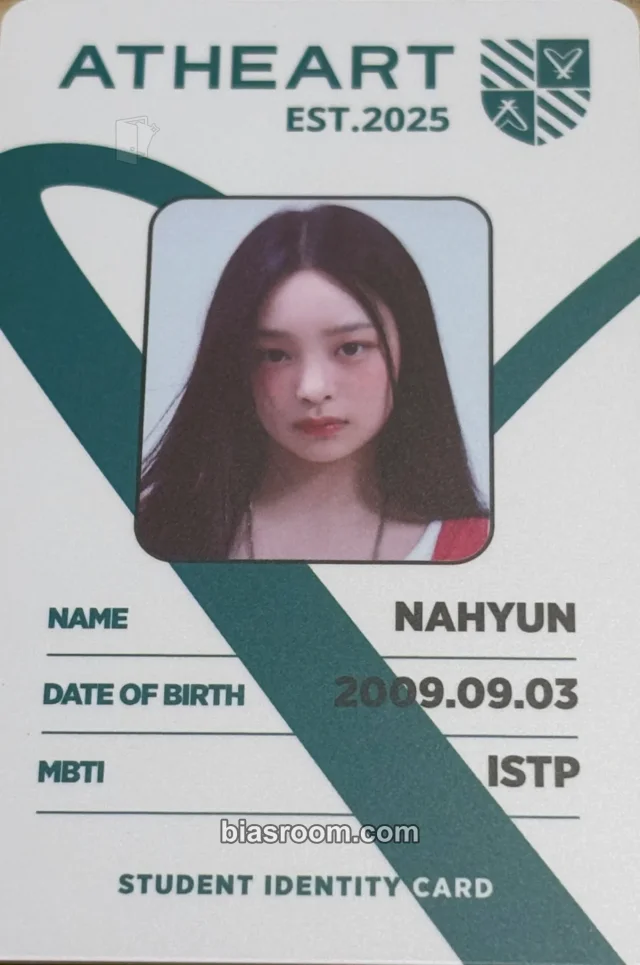 AtHeart - Nahyun - Plot Twist Album id card