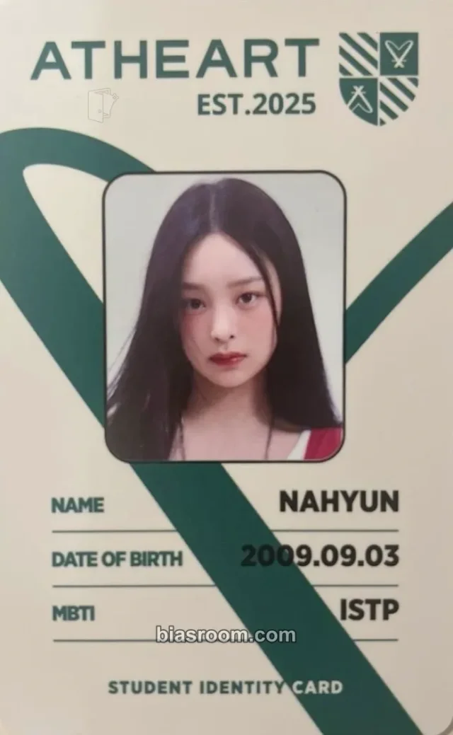 AtHeart - Nahyun - Plot Twist Album id card