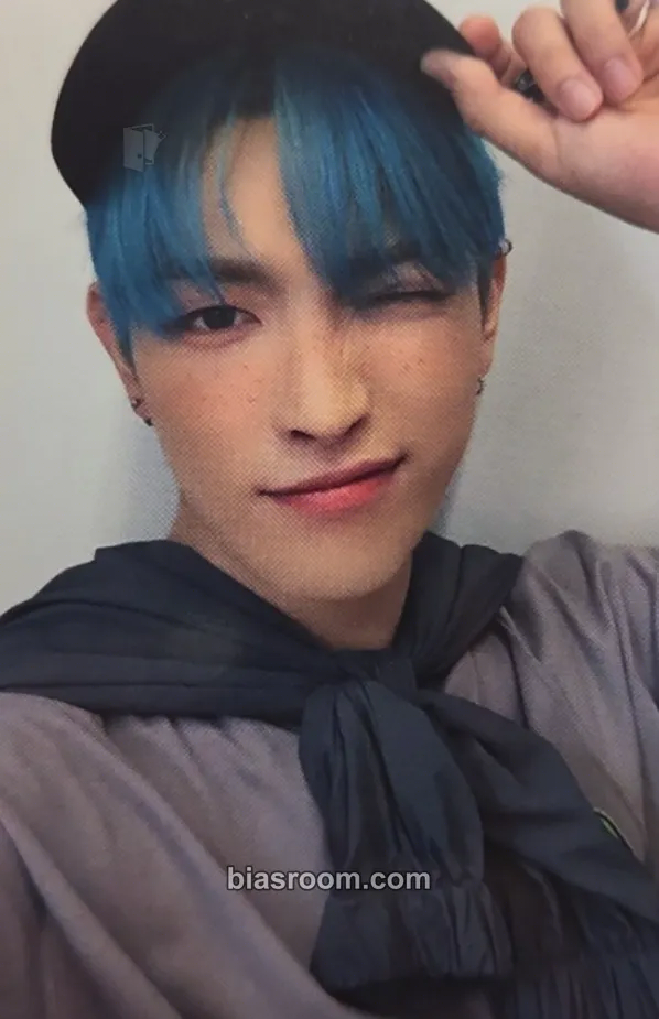 Hongjoong Wonderwall Merchline Photocard - ATEEZ - ATEEZ K-pop photocard