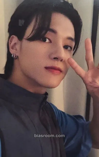 Wooyoung Wonderwall Merchline Photocard - ATEEZ - ATEEZ K-pop photocard