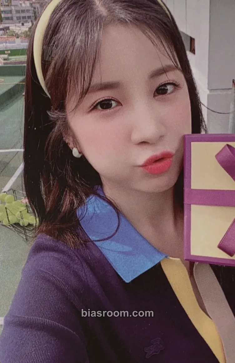 Chorong 2021 season’s greetings “Memories” Photocard - Apink - Apink K-pop photocard