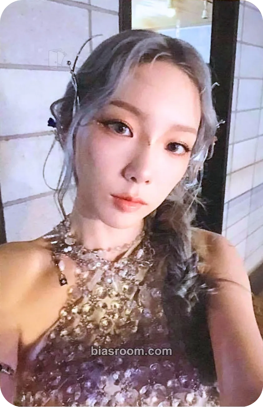 Taeyeon INVU Photocard - Taeyeon K-pop photocard