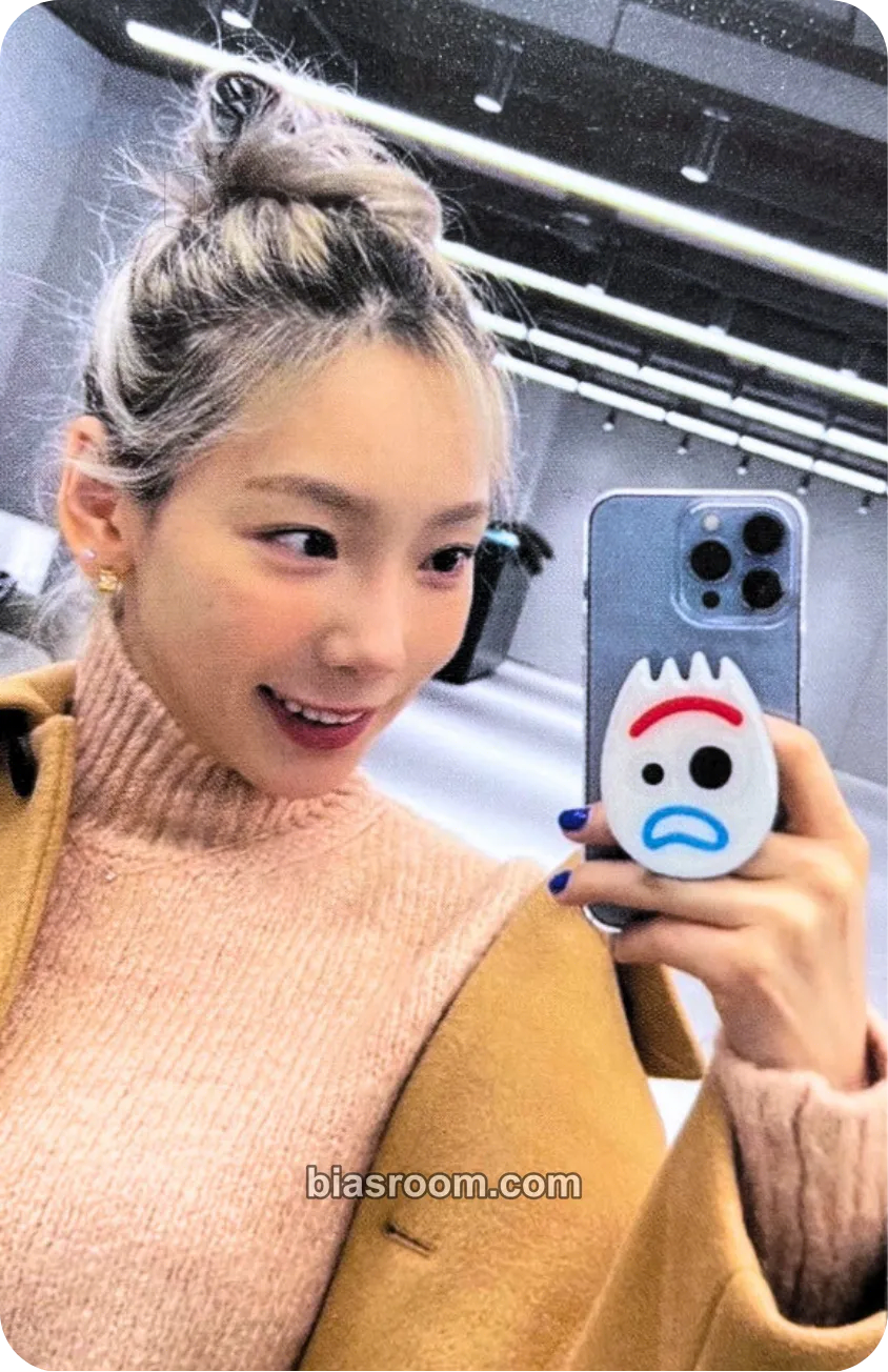 Taeyeon INVU Photocard - Taeyeon K-pop photocard