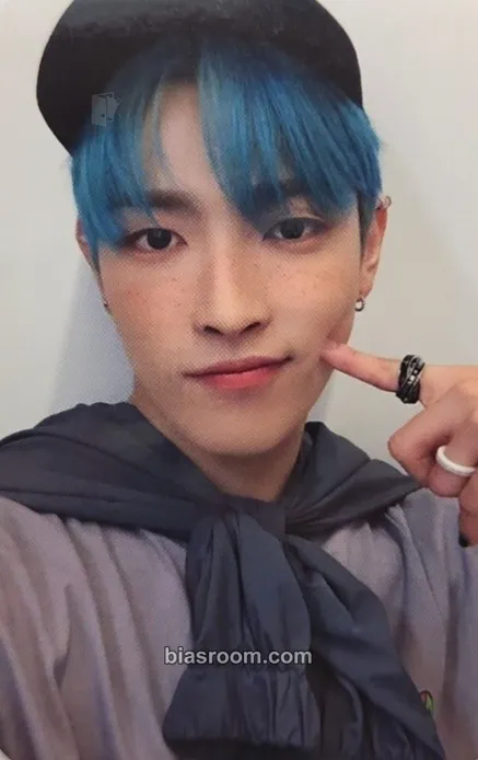 Hongjoong Wonderwall Merchline Photocard - ATEEZ - ATEEZ K-pop photocard