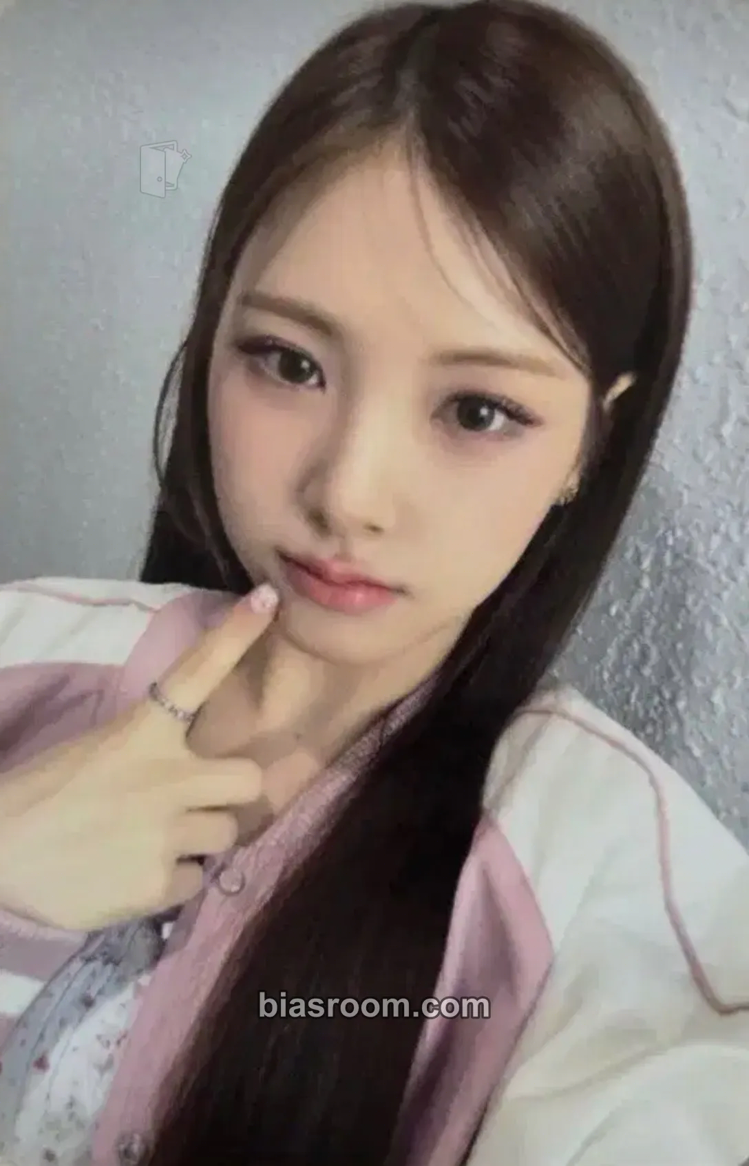 Yihyun SBS Inkigayo MC Photocard - Baby DONT Cry - Baby DONT Cry K-pop photocard