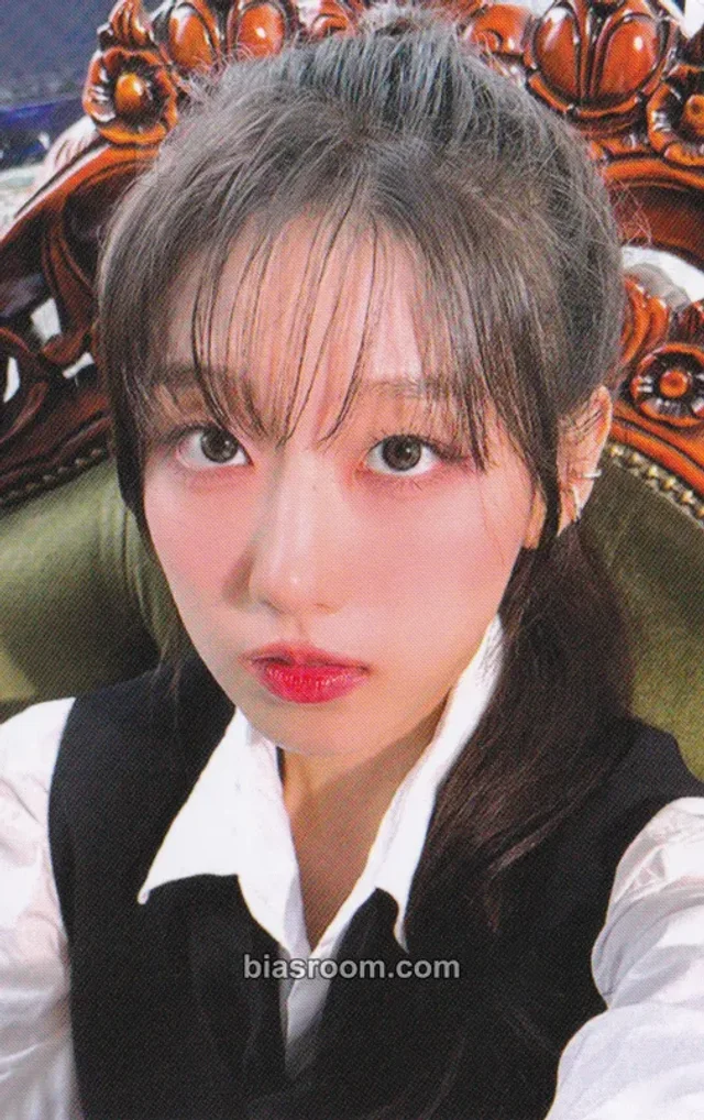 Jeong Yein - Yein - Room Album version 2 album photocard