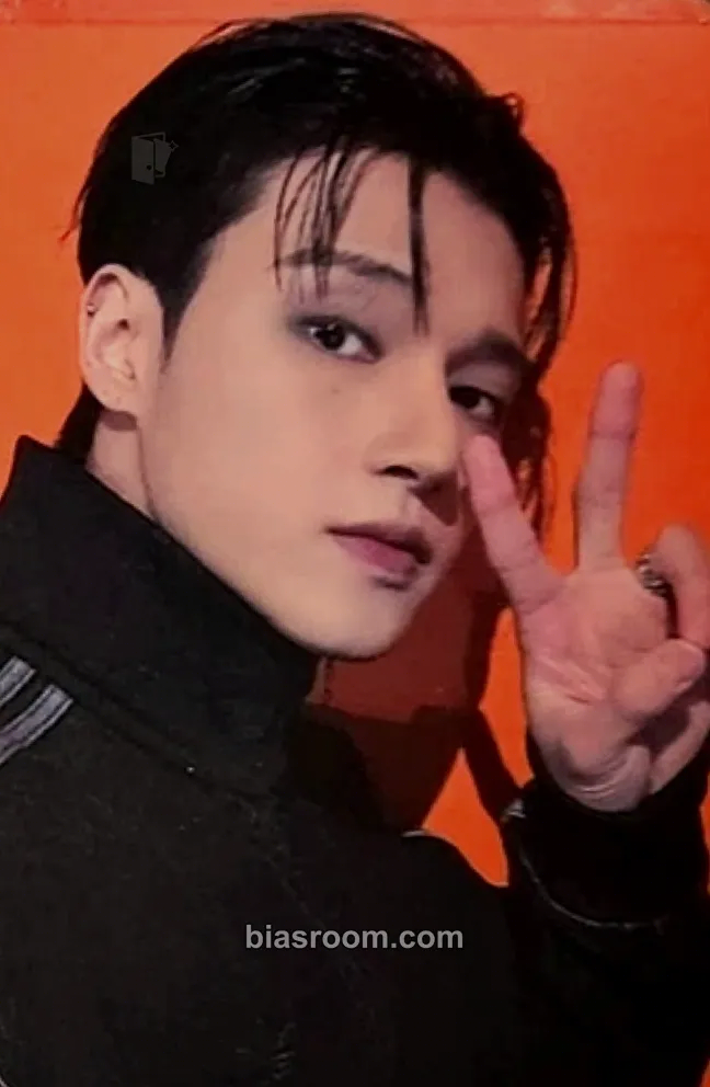 Wooyoung Wonderwall Merchline Photocard - ATEEZ - ATEEZ K-pop photocard