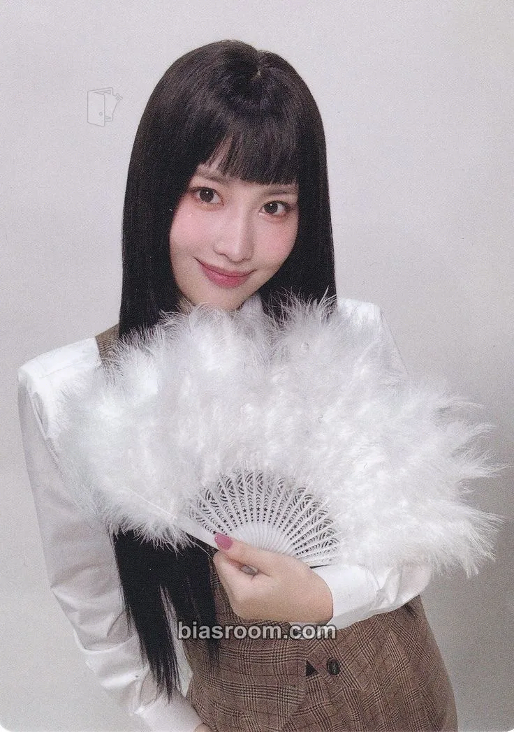 Momo HAUTE COUTURE Photocard - TWICE - TWICE K-pop photocard