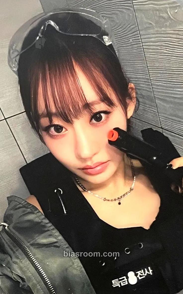 Julie Born to be XX Photocard - KISS OF LIFE - KISS OF LIFE K-pop photocard