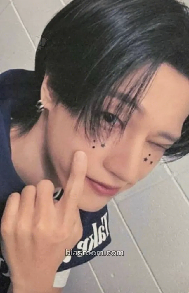 Wooyoung Wonderwall Merchline Photocard - ATEEZ - ATEEZ K-pop photocard