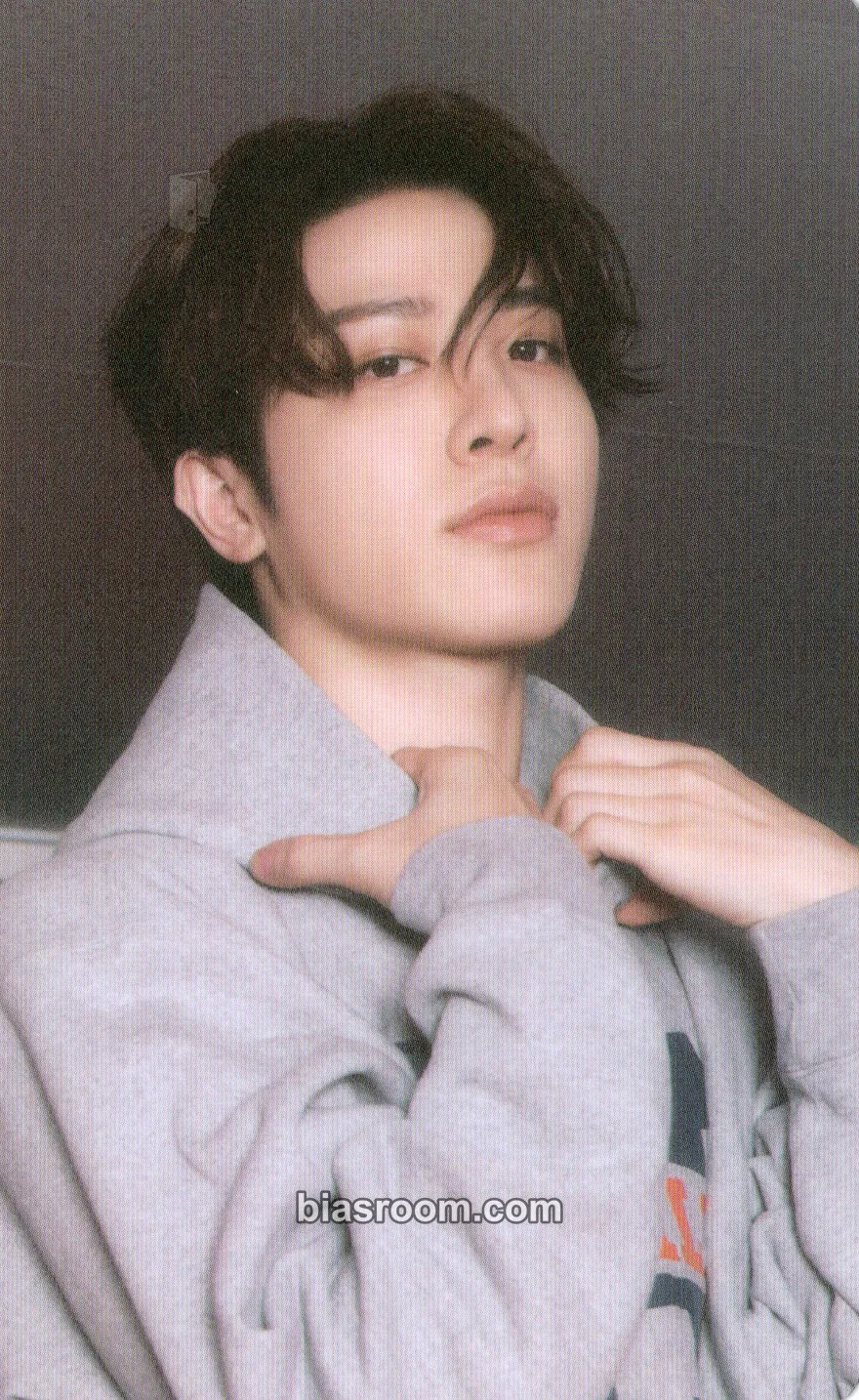 So Junghwan 2025 Season's Greetings - Team Treasure Photocard - TREASURE - TREASURE K-pop photocard