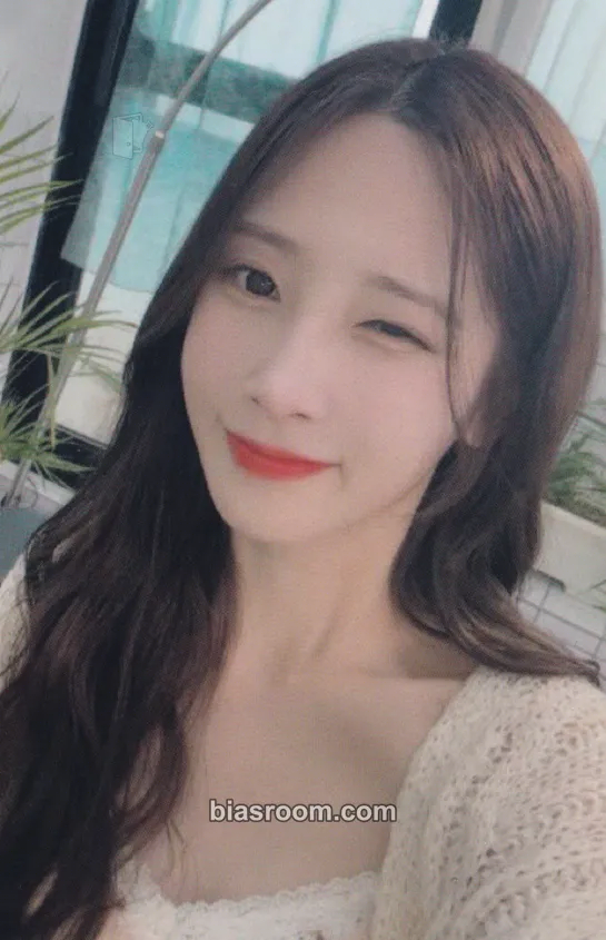 Jiae DELIGHT: Summer Rain Photocard - Yoo Jiae - Yoo Jiae K-pop photocard
