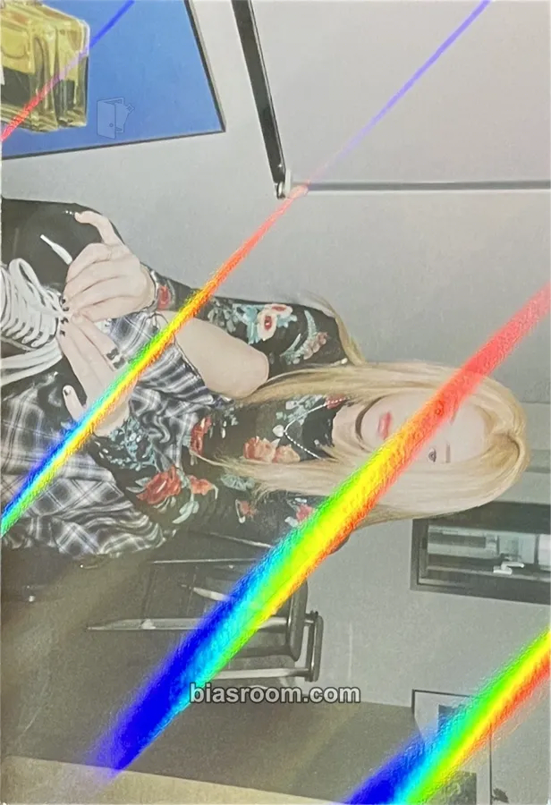 Huh Yunjin ANTIFRAGILE Photocard - LE SSERAFIM - LE SSERAFIM K-pop photocard