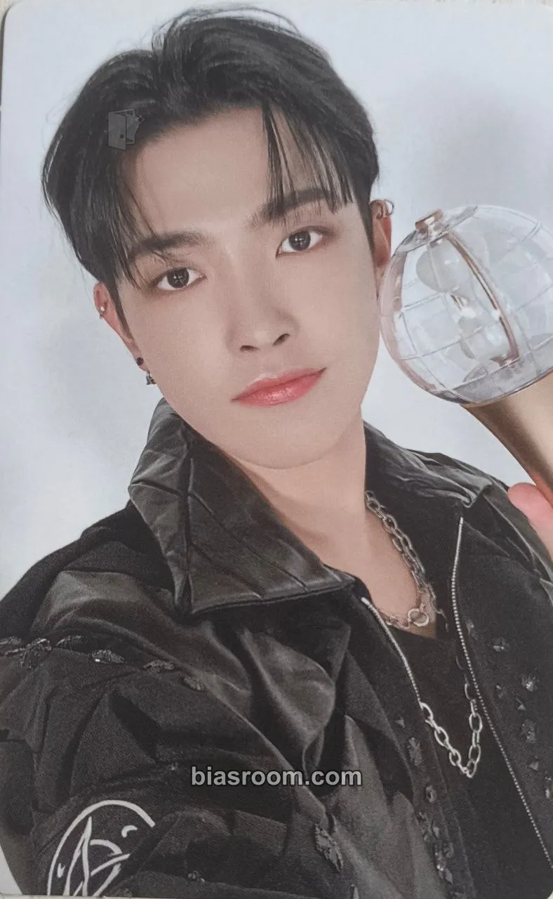 Hongjoong The Fellowship : Break The Wall World Tour 2022 - 2023 Photocard - ATEEZ - ATEEZ K-pop photocard