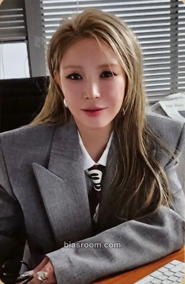 BoA - BoA - Crazier Album album photocard peace b version