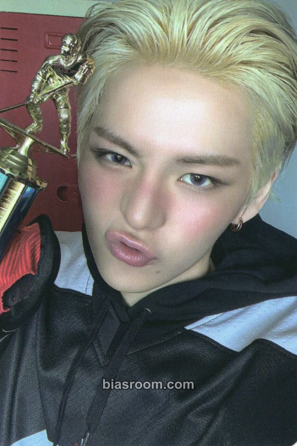 Yoshi 2025 Season's Greetings - Team Treasure Photocard - TREASURE - TREASURE K-pop photocard