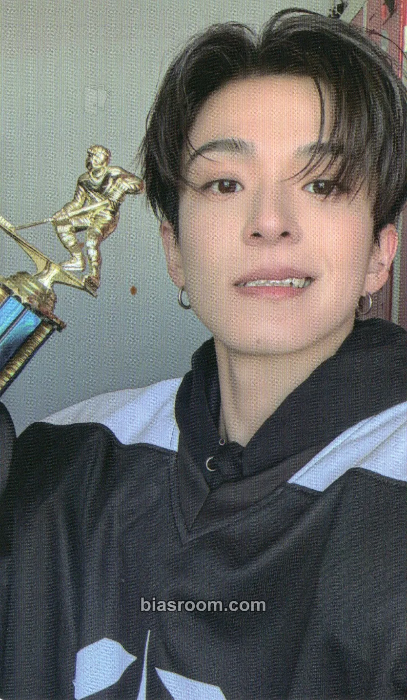 Asahi 2025 Season's Greetings - Team Treasure Photocard - TREASURE - TREASURE K-pop photocard