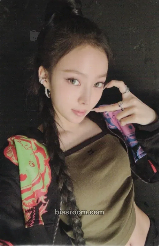 Narin MY EYES OPEN VVIDE Photocard - MEOVV - MEOVV K-pop photocard