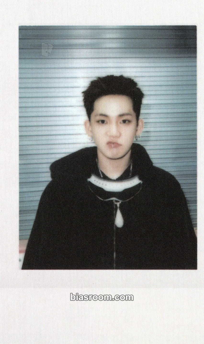Choi Hyunsuk 2025 Season's Greetings - Team Treasure Photocard - TREASURE - TREASURE K-pop photocard