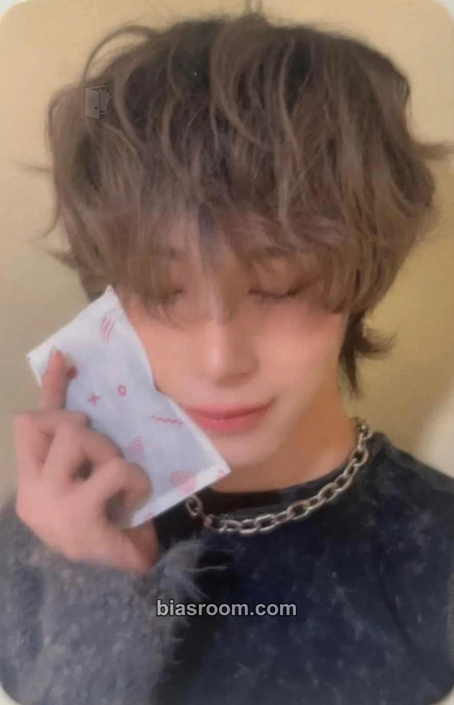 Haru UXLXVE Photocard - XLOV - XLOV K-pop photocard