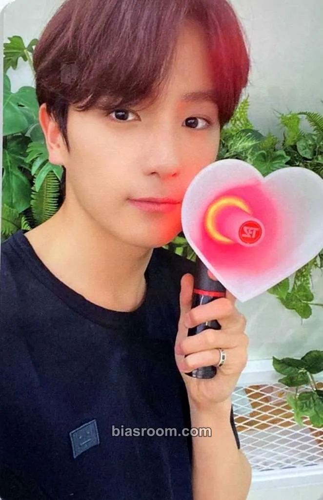 Hyunjae Official Lightstick V1 Photocard - THE BOYZ - THE BOYZ K-pop photocard