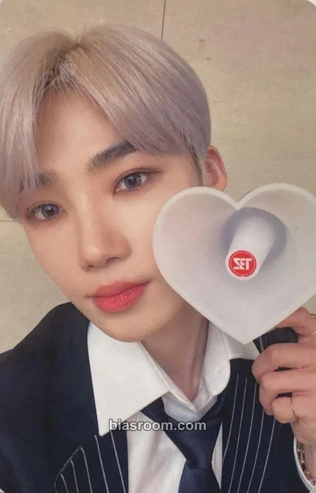 New Official Lightstick V1 Photocard - THE BOYZ - THE BOYZ K-pop photocard