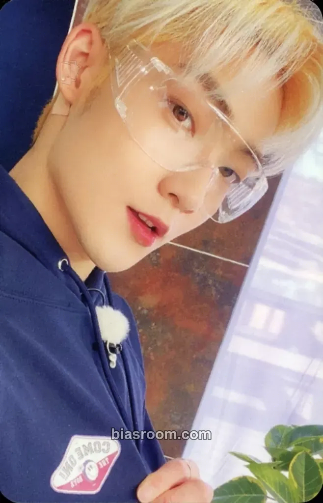 Kevin COME ON, THE BOYZ in God-Saeng Photocard - THE BOYZ - THE BOYZ K-pop photocard