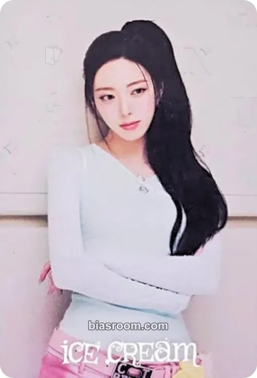 Yuna Ice Cream Photocard - ITZY - ITZY K-pop photocard