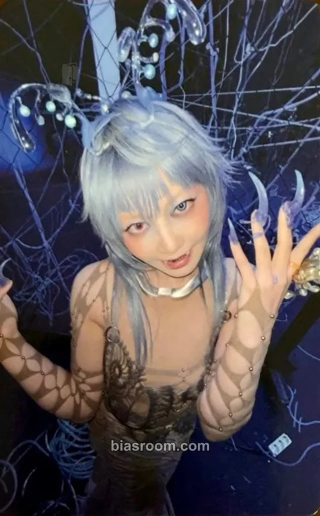 XG - HINATA - WOKE UP Album tower records lucky draw