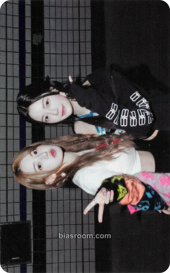 ON-OFF 22-23 Photocard - LE SSERAFIM - LE SSERAFIM K-pop photocard