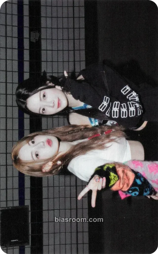 LE SSERAFIM - Sakura & Hong Eunchae - ON-OFF 22-23 Other offline purchase benefit weverse global shop (wvg)