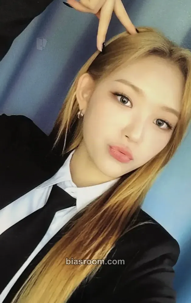 Yujeong Into The Light Photocard - LIGHTSUM - LIGHTSUM K-pop photocard