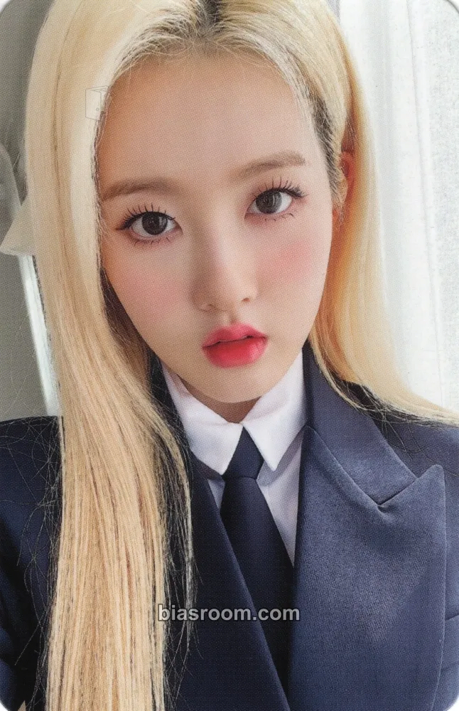 Sieun Holiday in STAYC (SWITH 1st Membership Kit) Photocard - STAYC - STAYC K-pop photocard