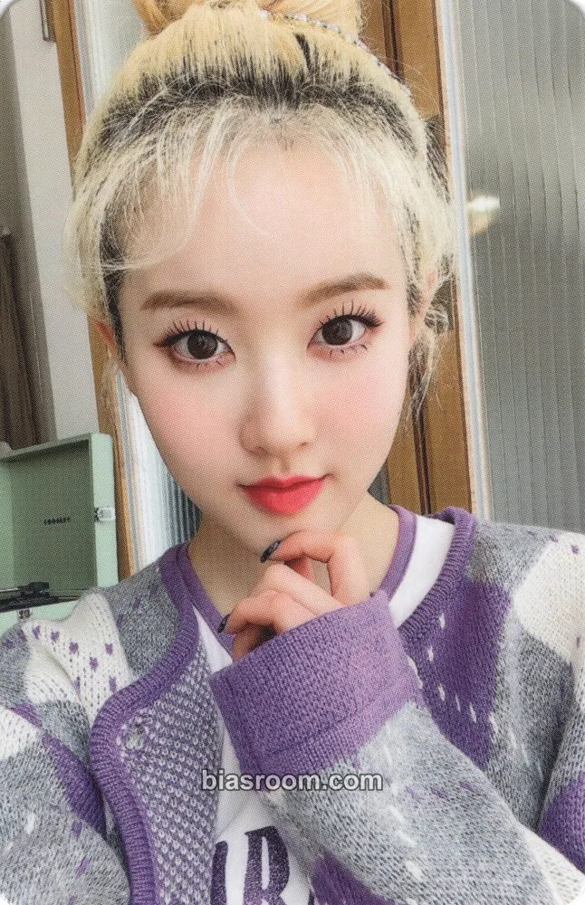 Sieun Holiday in STAYC (SWITH 1st Membership Kit) Photocard - STAYC - STAYC K-pop photocard