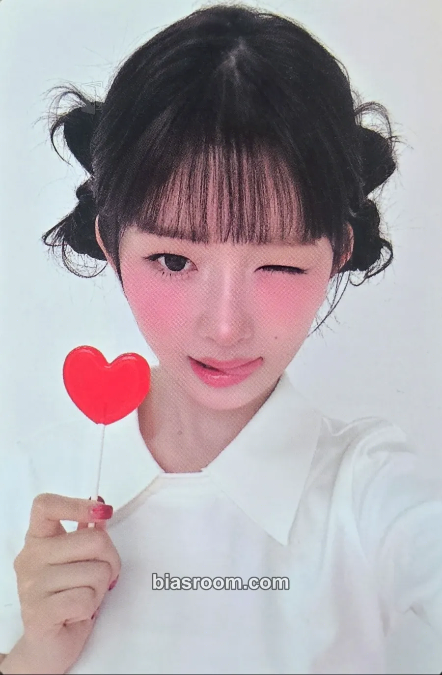 Rei Rei x LUNA Makeup Photocard - IVE - IVE K-pop photocard