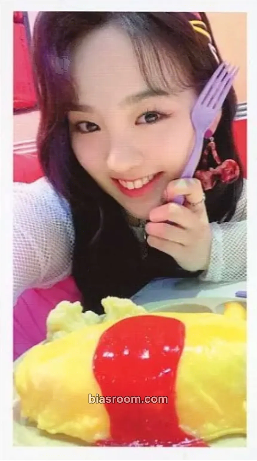 Rio Take a picture / Poppin’ Shakin’ Photocard - NiziU - NiziU K-pop photocard