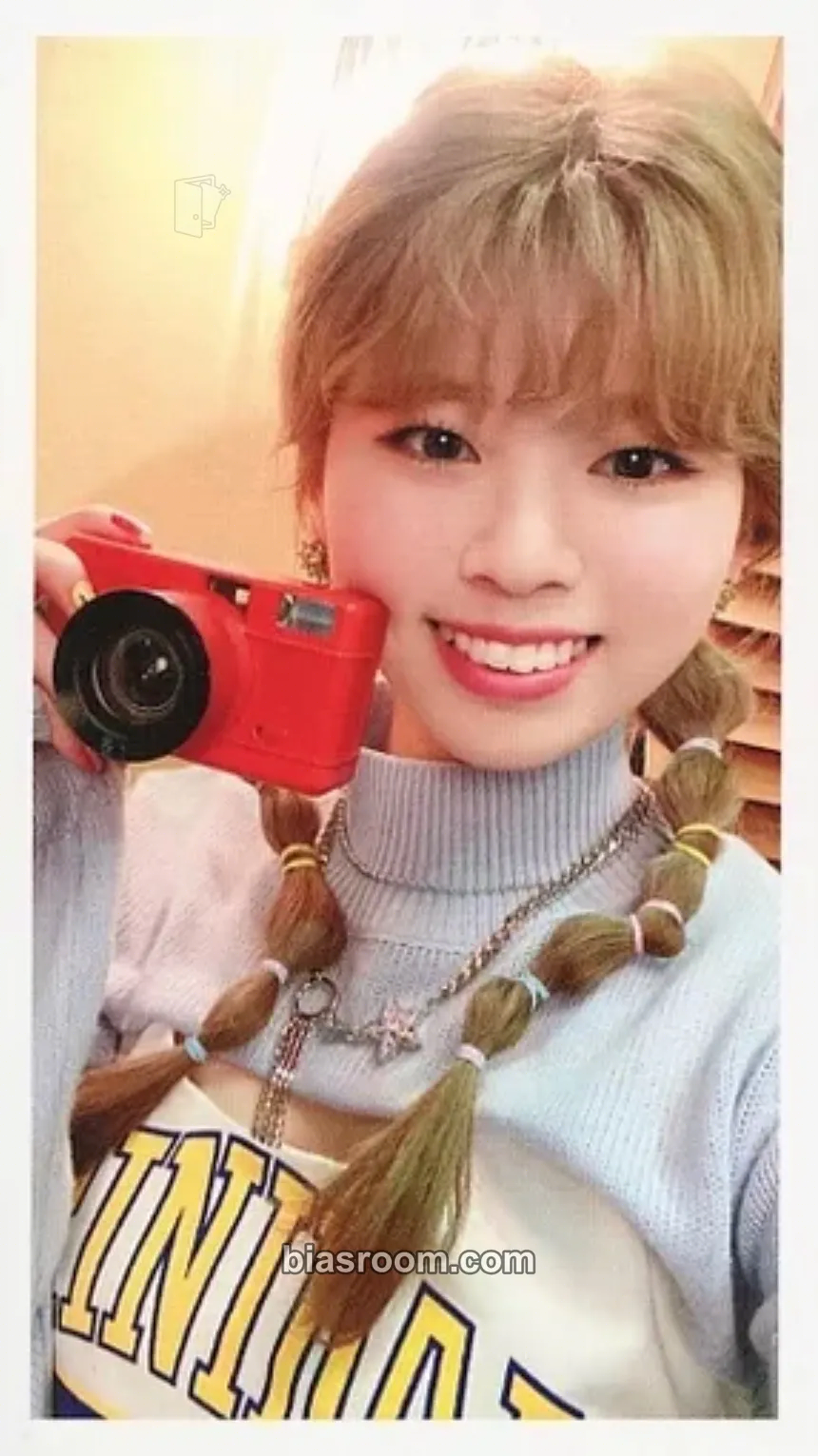 Riku Take a picture / Poppin’ Shakin’ Photocard - NiziU - NiziU K-pop photocard