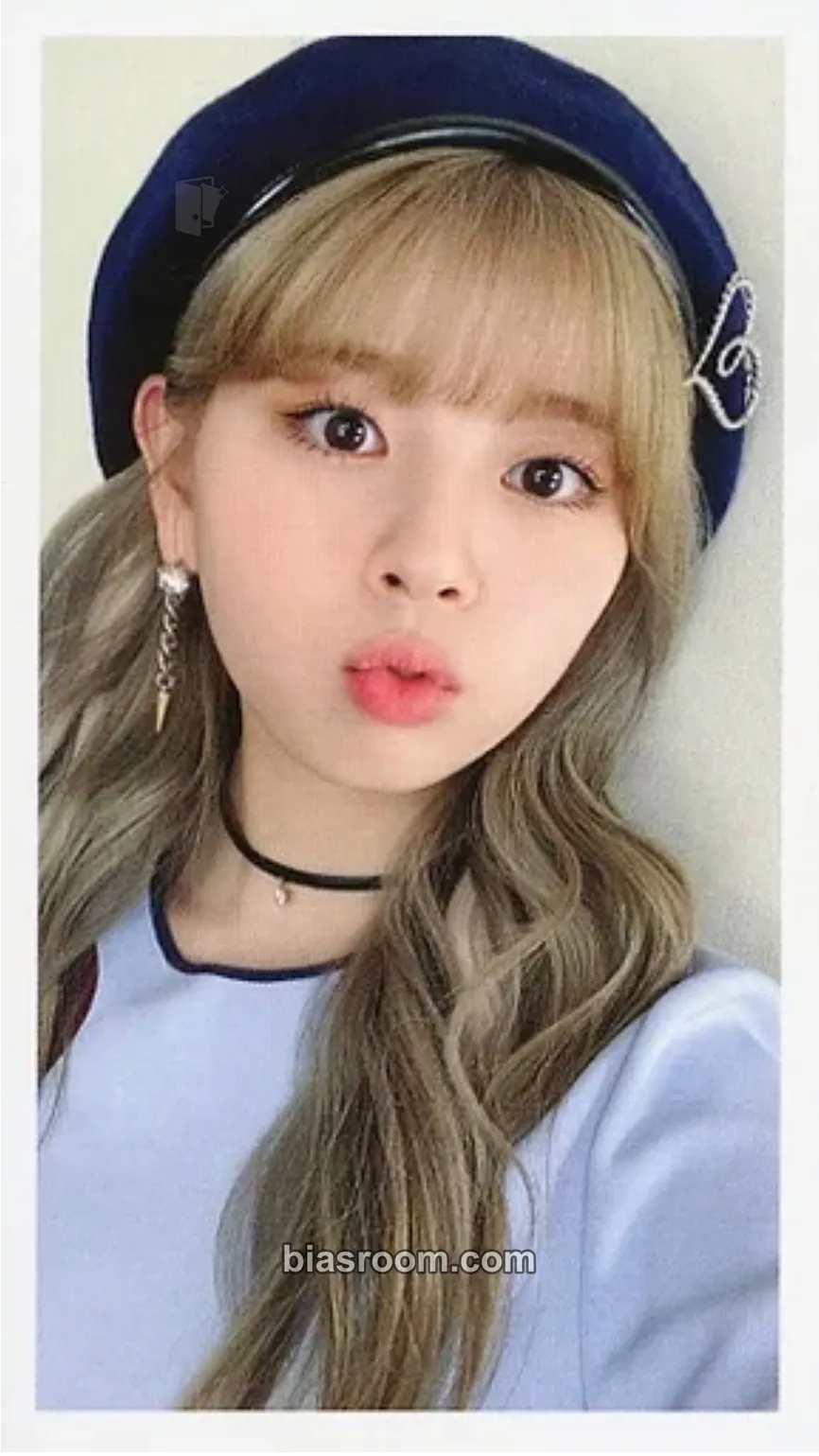 Riku Take a picture / Poppin’ Shakin’ Photocard - NiziU - NiziU K-pop photocard