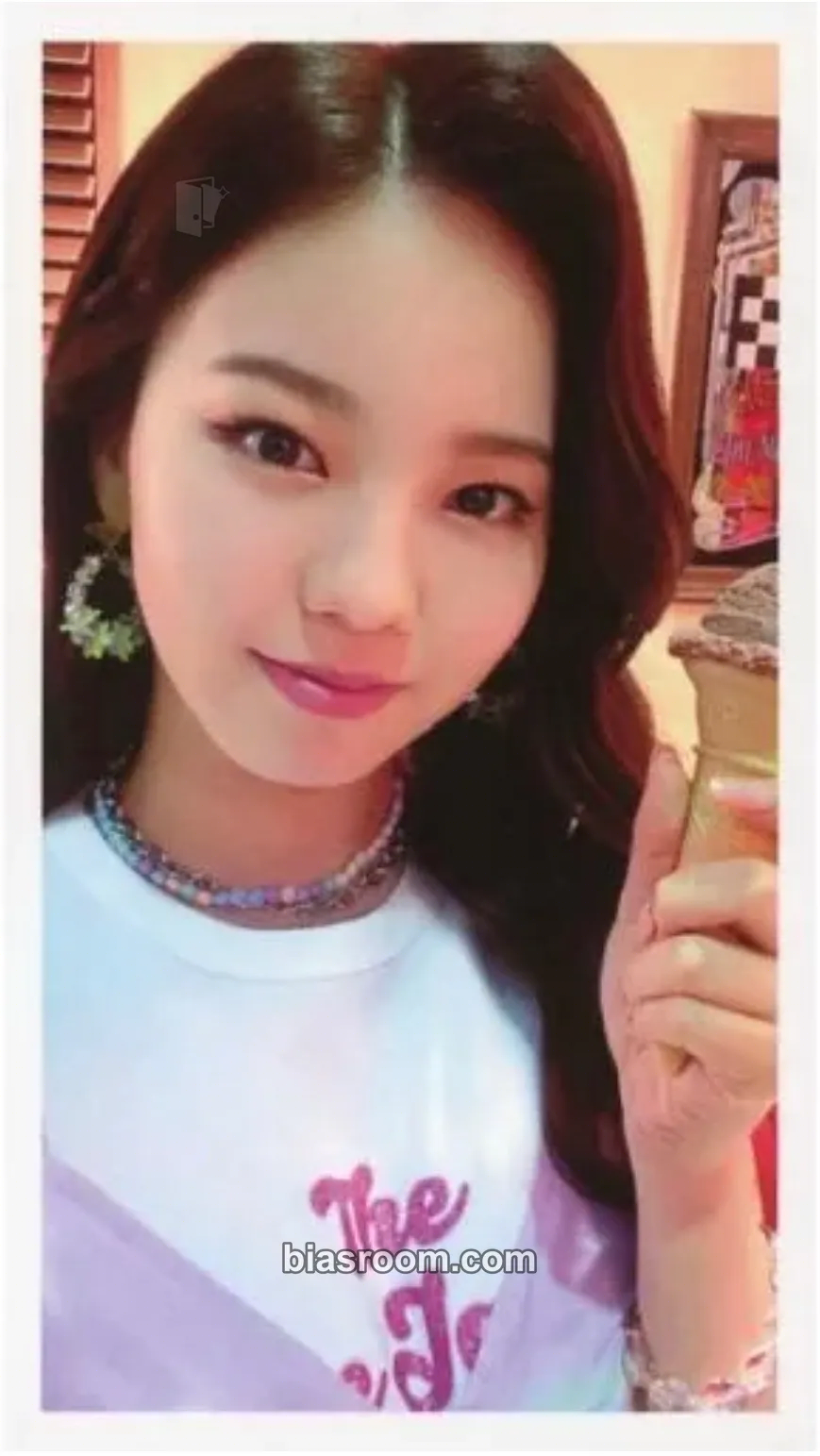 Ayaka Take a picture / Poppin’ Shakin’ Photocard - NiziU - NiziU K-pop photocard