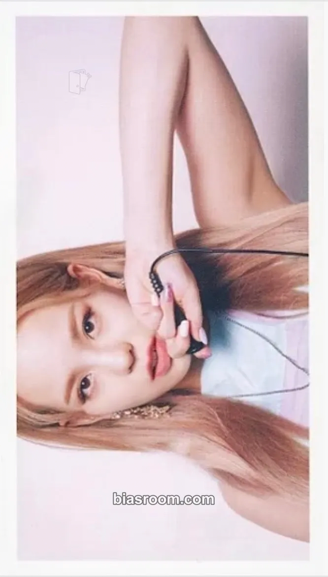 Mako Take a picture / Poppin’ Shakin’ Photocard - NiziU - NiziU K-pop photocard