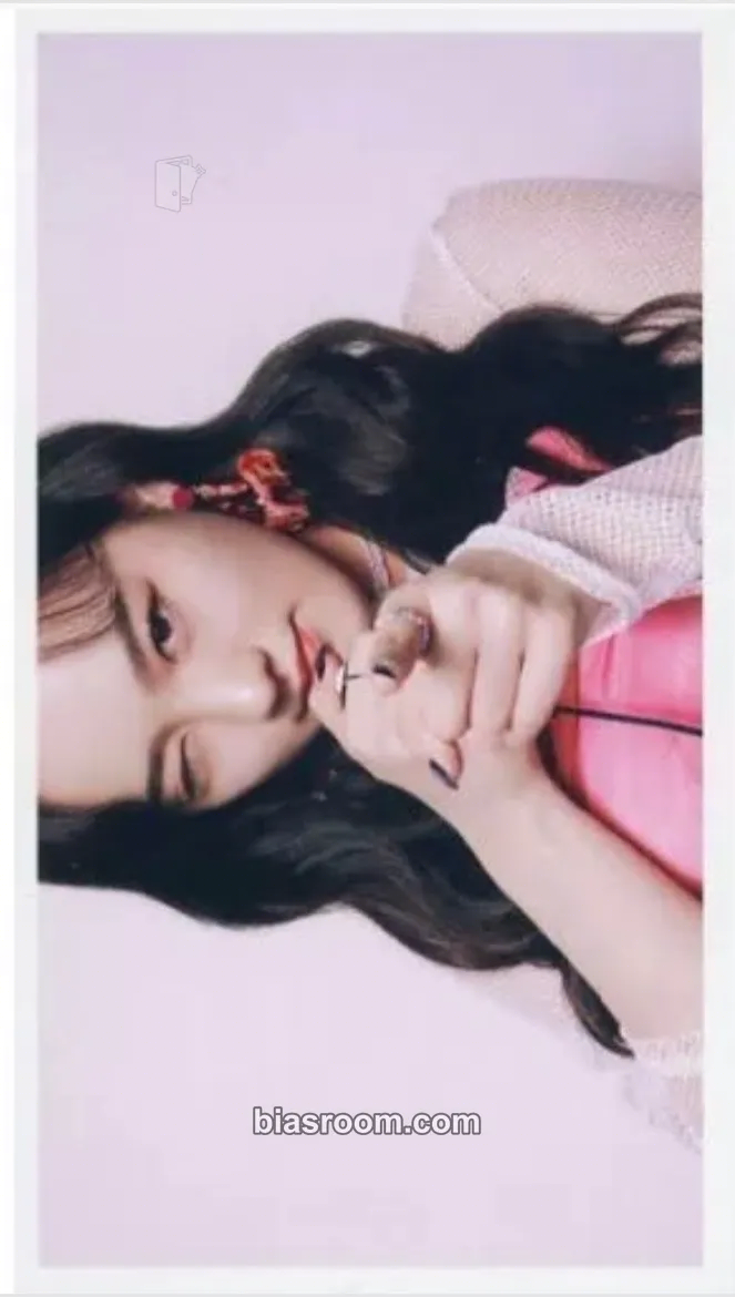Rio Take a picture / Poppin’ Shakin’ Photocard - NiziU - NiziU K-pop photocard