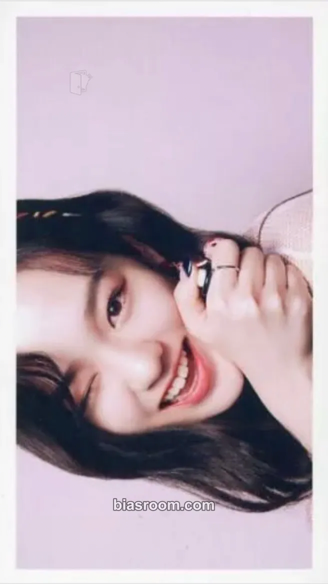 Rio Take a picture / Poppin’ Shakin’ Photocard - NiziU - NiziU K-pop photocard