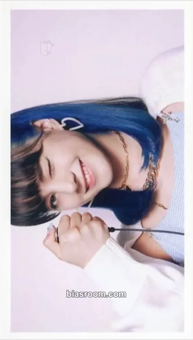 Nina Take a picture / Poppin’ Shakin’ Photocard - NiziU - NiziU K-pop photocard