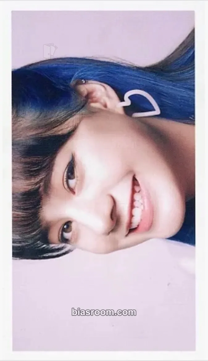 Nina Take a picture / Poppin’ Shakin’ Photocard - NiziU - NiziU K-pop photocard