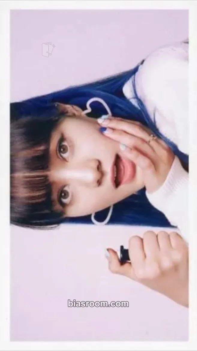Nina Take a picture / Poppin’ Shakin’ Photocard - NiziU - NiziU K-pop photocard