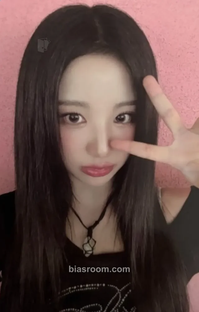 BADVILLAIN - Chloe Young - K-Wonder Concert Event merch photocard