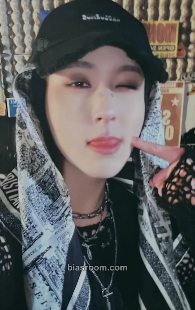 ONEWE - Giuk - We: Dream Chaser Album album photocard we version